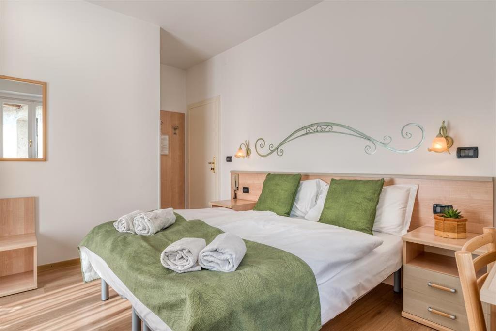 Albergo Alla Costa Bezzecca Ngoại thất bức ảnh