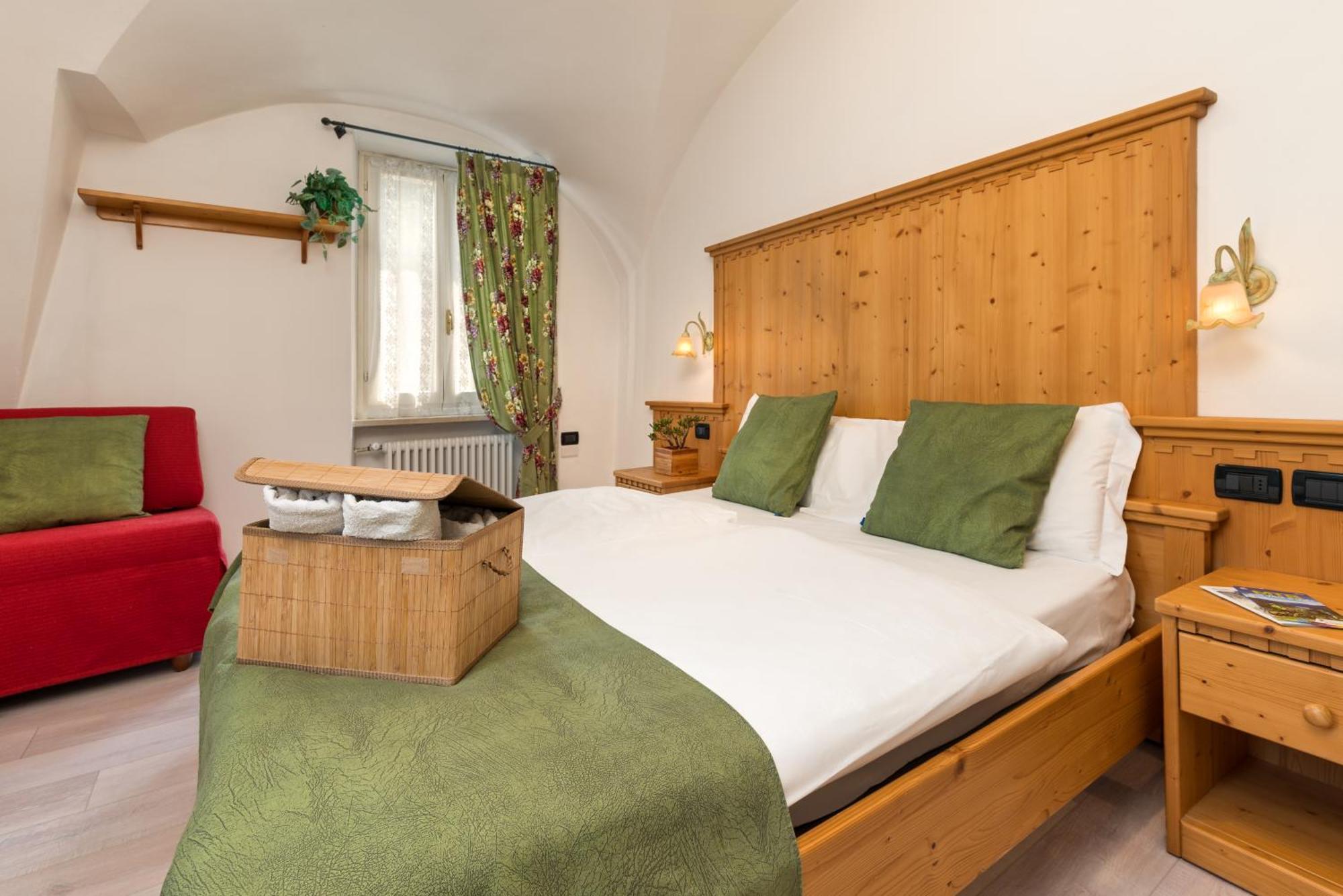 Albergo Alla Costa Bezzecca Ngoại thất bức ảnh