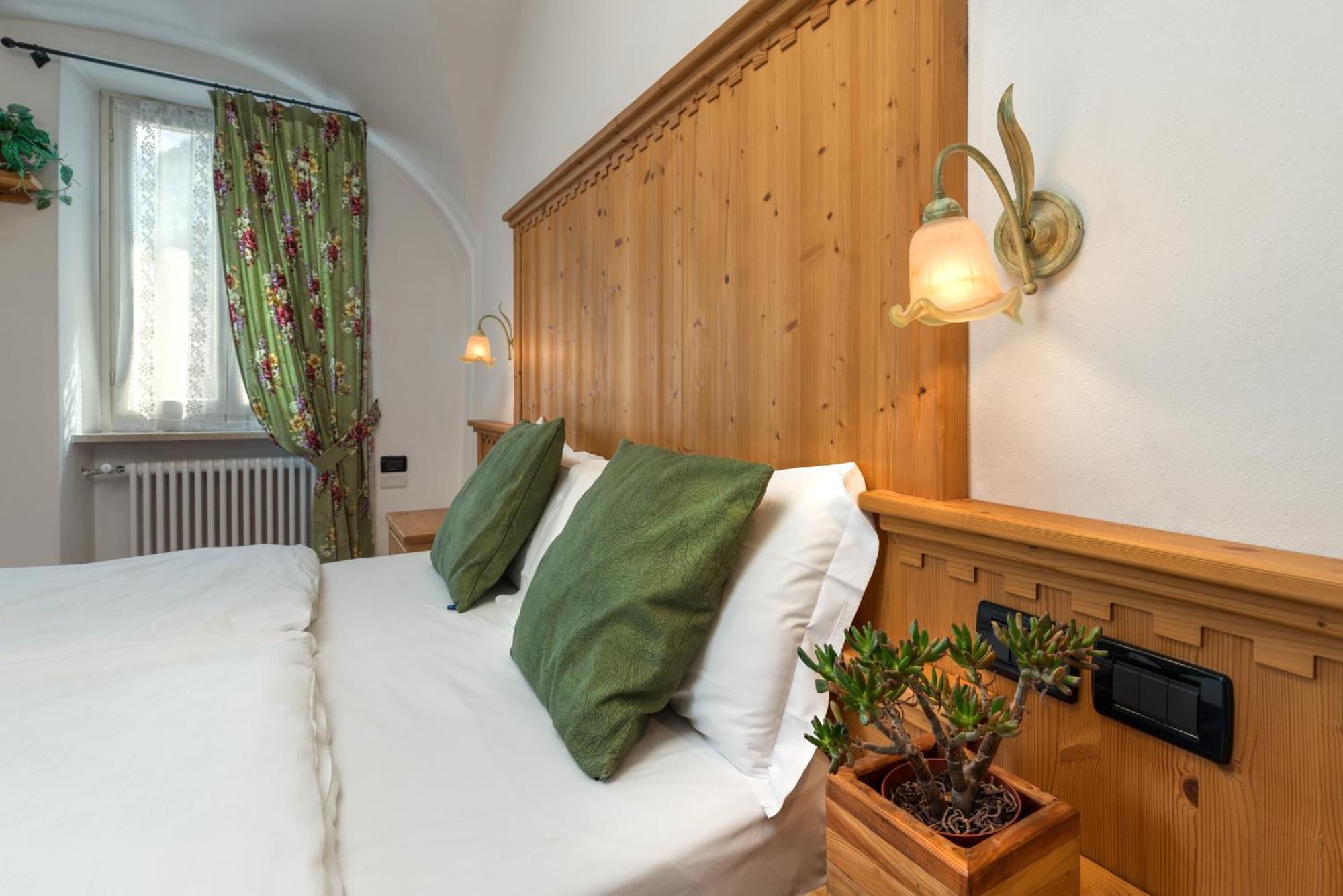 Albergo Alla Costa Bezzecca Ngoại thất bức ảnh