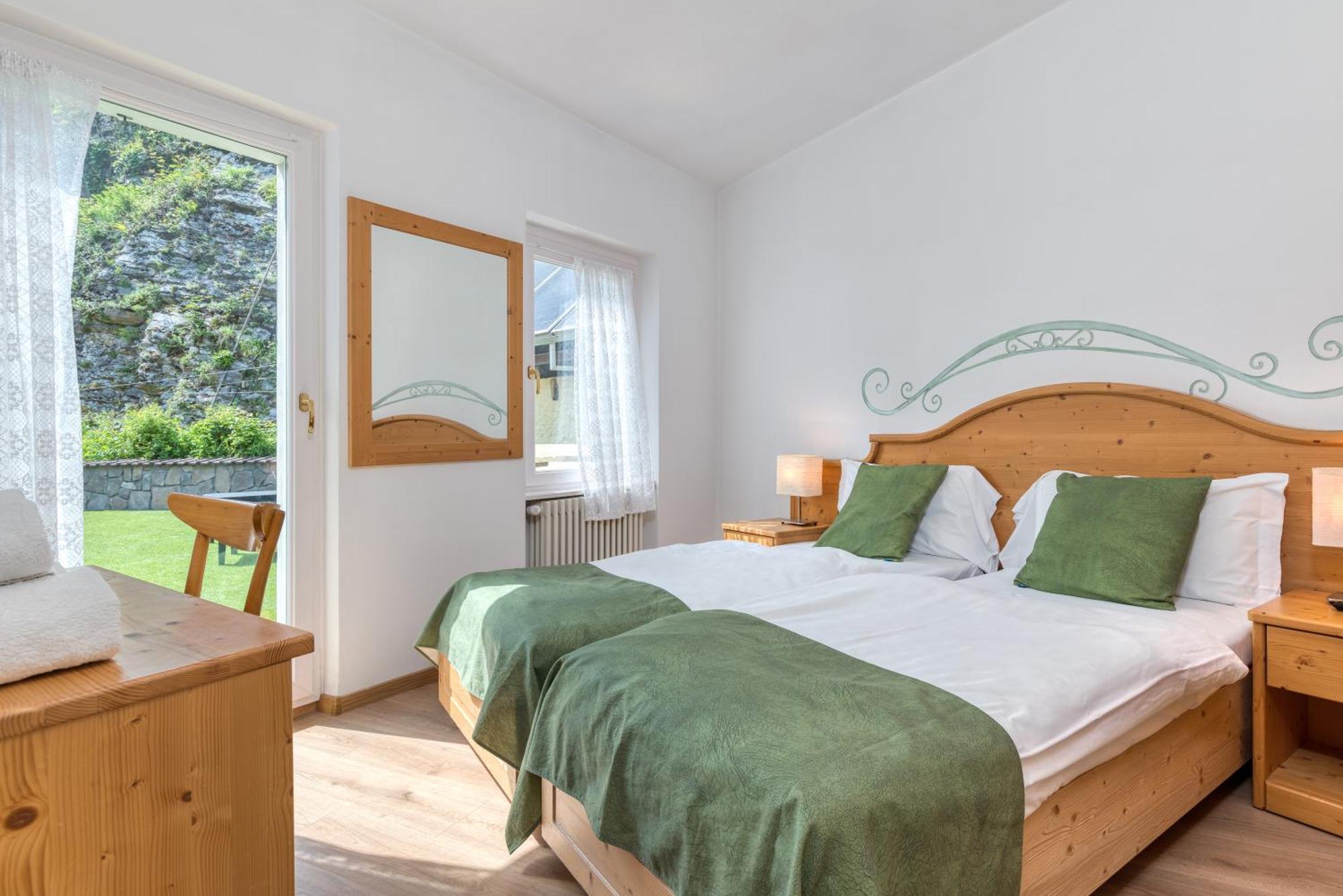Albergo Alla Costa Bezzecca Ngoại thất bức ảnh