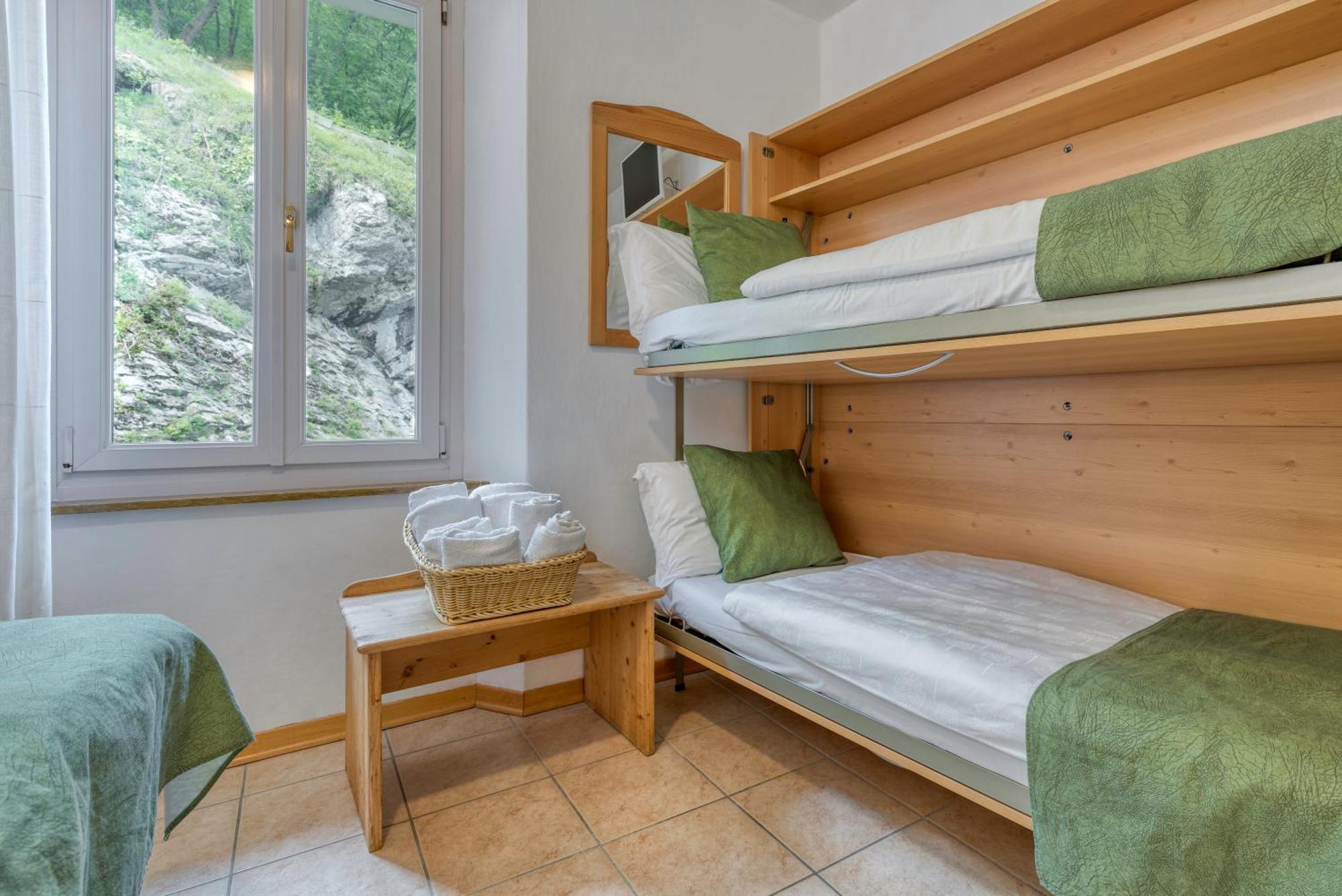 Albergo Alla Costa Bezzecca Ngoại thất bức ảnh