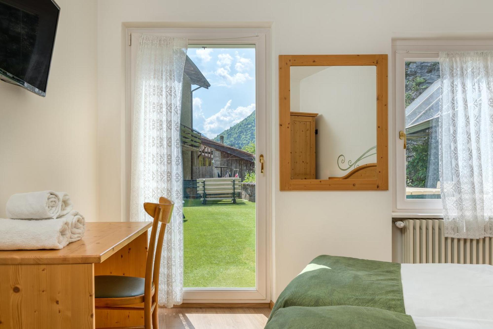 Albergo Alla Costa Bezzecca Ngoại thất bức ảnh