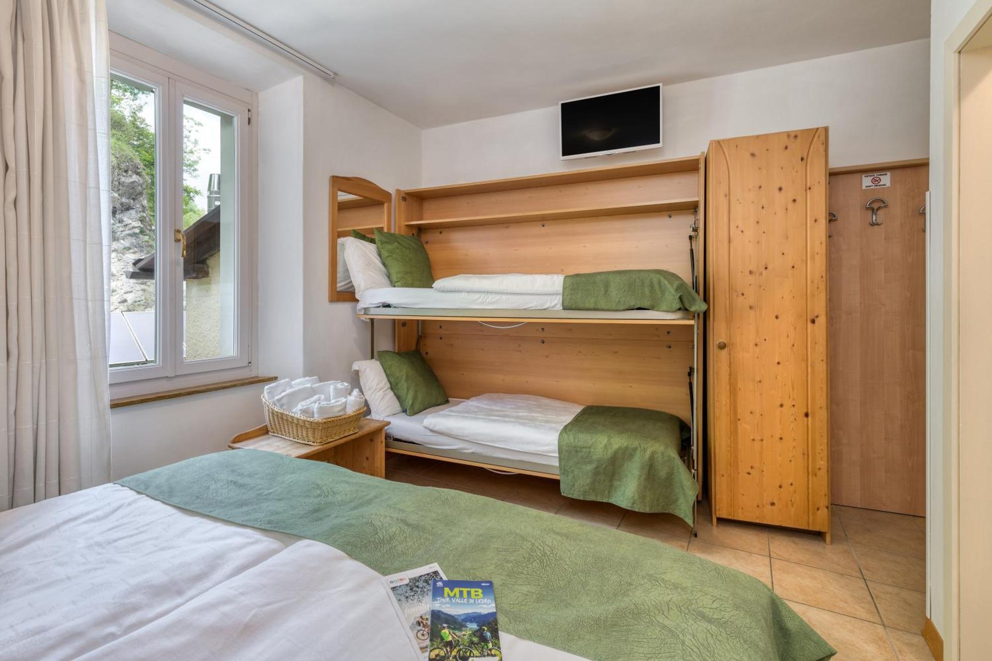 Albergo Alla Costa Bezzecca Ngoại thất bức ảnh