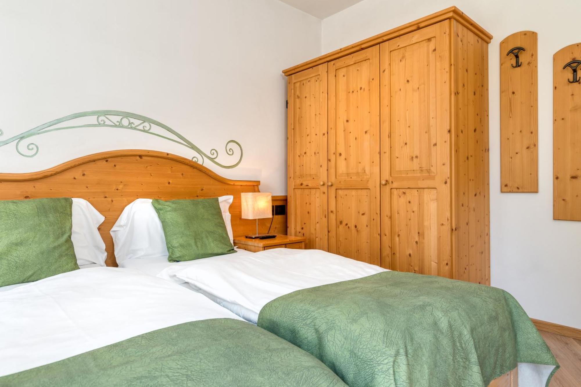 Albergo Alla Costa Bezzecca Ngoại thất bức ảnh