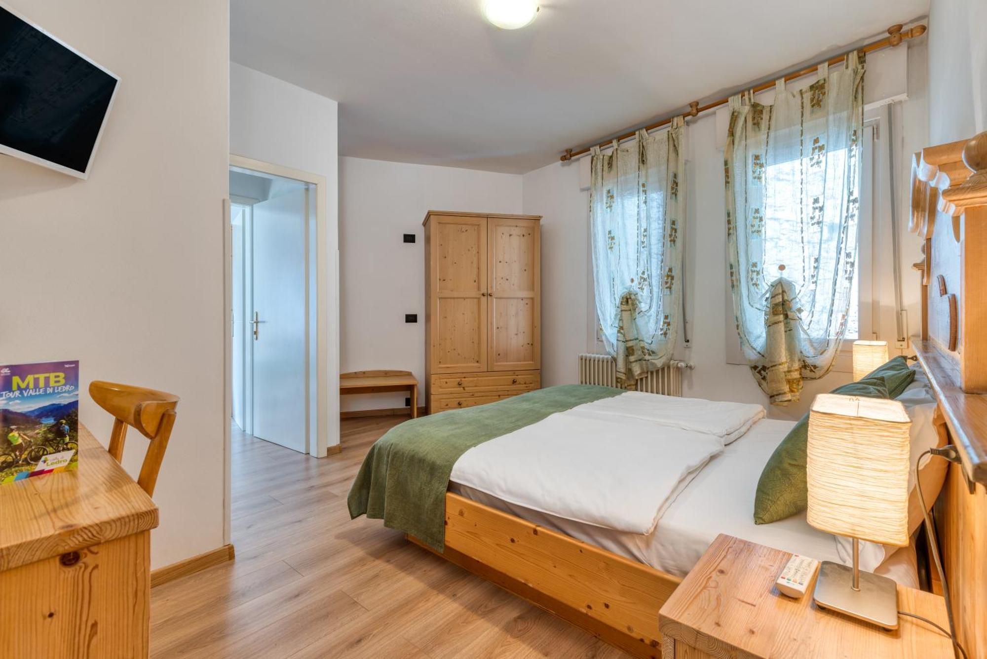 Albergo Alla Costa Bezzecca Ngoại thất bức ảnh